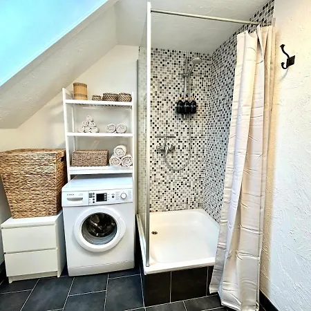 Wunderschoene Moderne Mit Balkon *