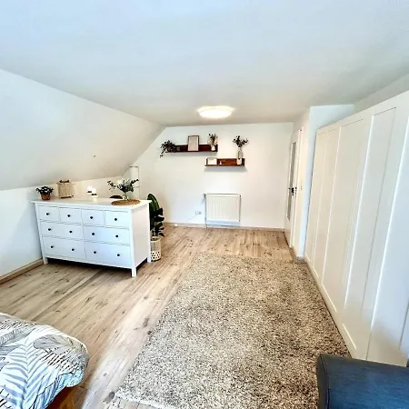 Apartment Wunderschoene Moderne Mit Balkon