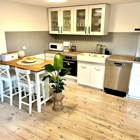 Wunderschoene Moderne Mit Balkon