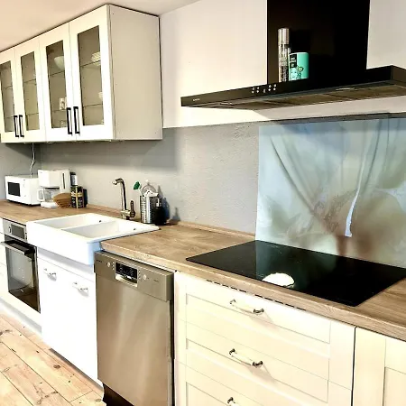 Wunderschoene Moderne Mit Balkon Daire