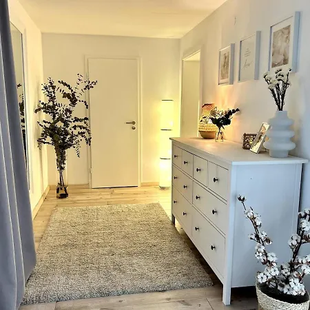 Wunderschoene Moderne Mit Balkon