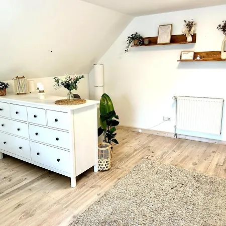 Wunderschoene Moderne Mit Balkon *