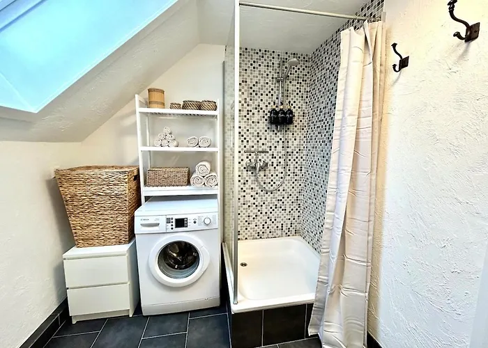 Wunderschoene Moderne Mit Balkon *