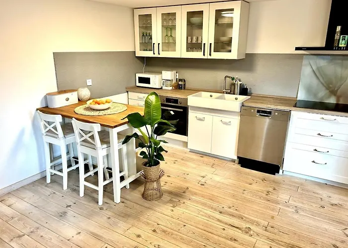 Wunderschoene Moderne Mit Balkon