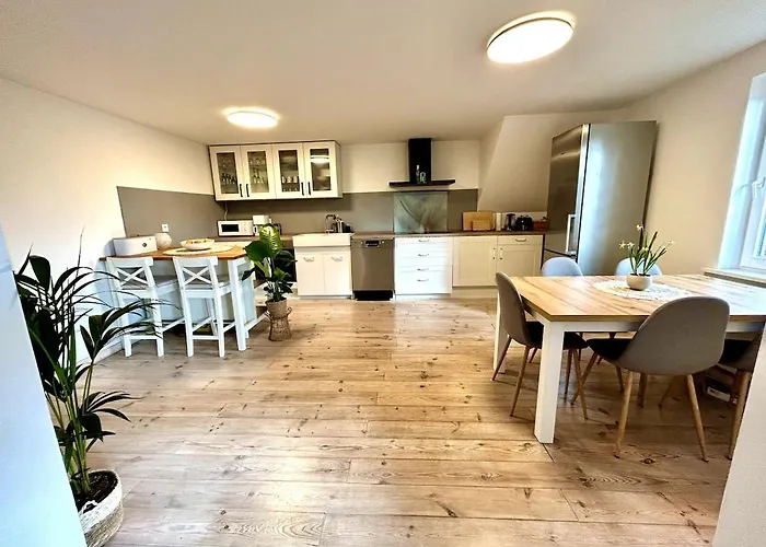 Wunderschoene Moderne Mit Balkon Apartamento