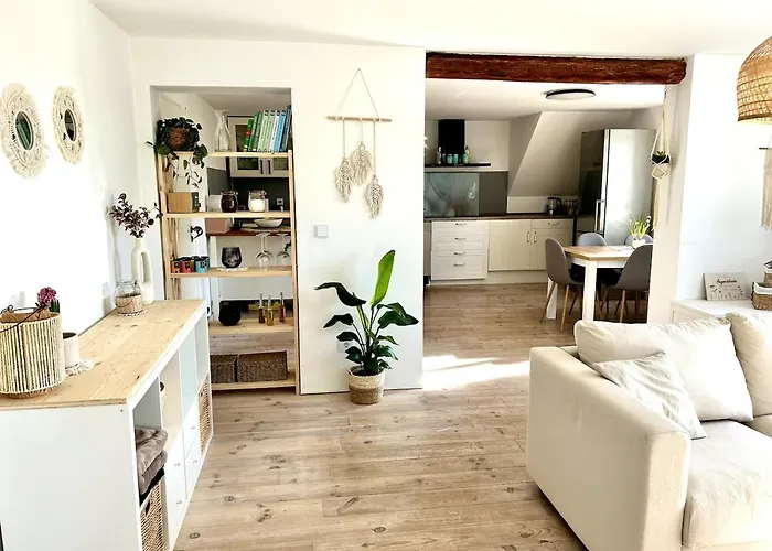 Wunderschoene Moderne Mit Balkon Apartamento