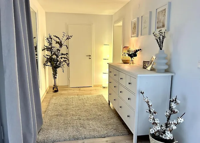 Wunderschoene Moderne Mit Balkon